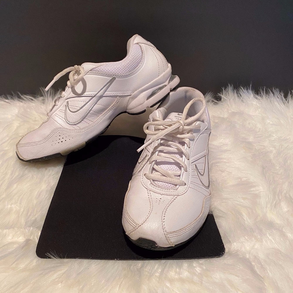 *Nike Air Women's Training Size 7.5